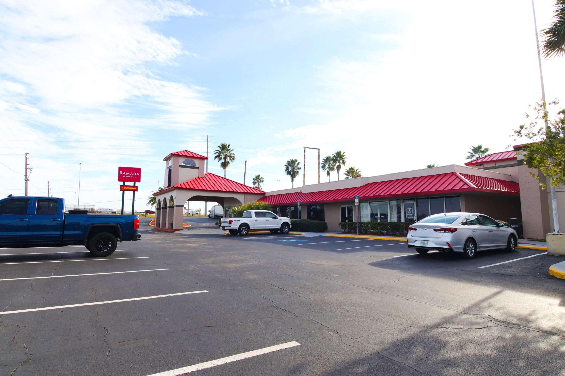 Ramada By Wyndham Davenport Orlando South Hotel Exterior photo